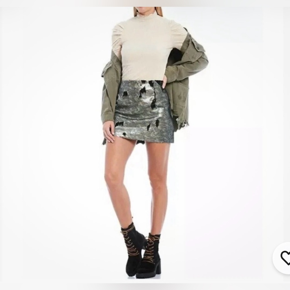 Free People Skinny Sequin Mini Skirt Camo Silver Black Lined Back Zip Size 2 NWT - Picture 1 of 13